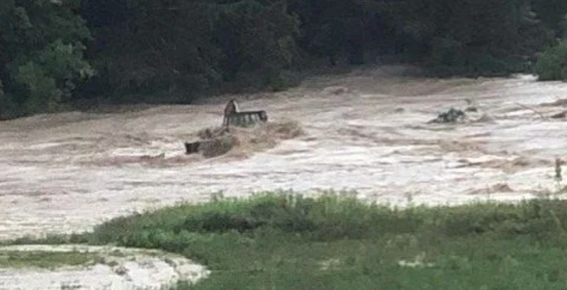 CELKOVÁ DEVASTÁCIA: Aktualizácia stavu núdze v Steubene, čaká sa na vyhlásenie FEMA, zničené domy a rodiny zachránené loďou, keď záplavy stúpali