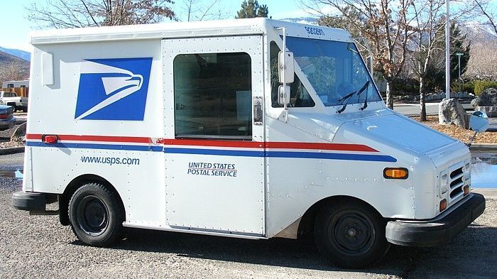 Auburn USPS poštanski nosač ispada iz kamiona dok je dostavljao u Seneca Falls
