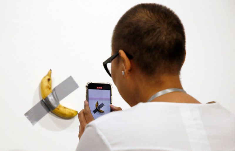 Banán Art Basel byl umění a návaly pobouření byly jeho jednou vrstvou