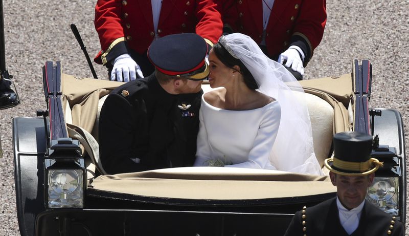 TV apburošais karalisko kāzu atspoguļojums radīja drošu vietu sapņotājiem