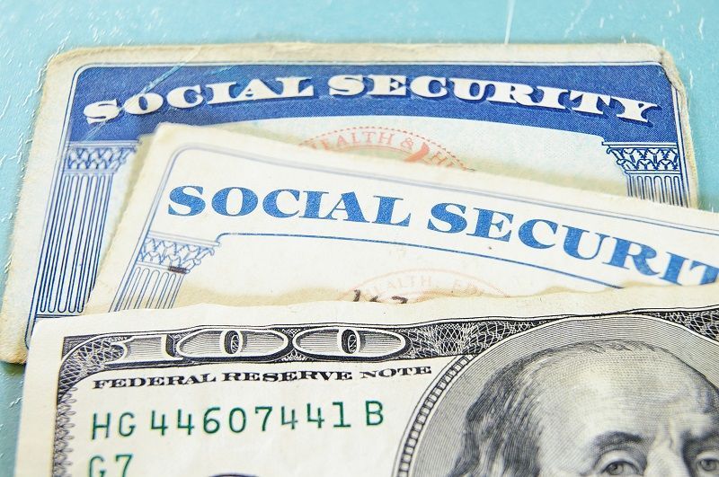 COLA kan bli avslørt denne uken av Social Security Administration, hvor mye mer penger får du?