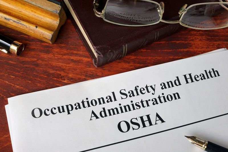OSHA bekerja dengan tenang untuk menyusun persyaratan untuk divaksinasi yang diberlakukan oleh Presiden Joe Biden