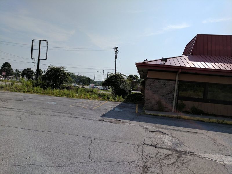 Pizza Hut se opět zavírá v Seneca Falls; nejeví známky opětovného otevření (fotografie)
