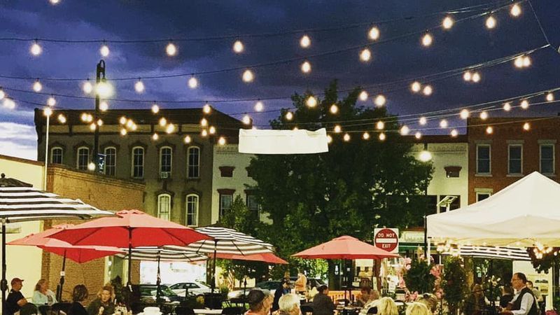 Canandaigua създава място за хранене на открито в центъра на града, което ще продължи до октомври