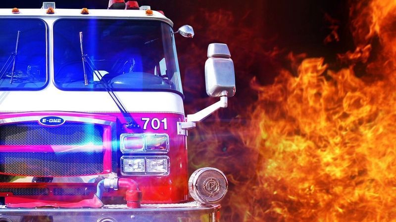 Ersthelfer bekämpfen Gebäudebrand in Cayuga County während des Höhepunkts des Wintersturms