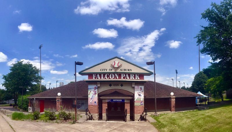 Pinag-usapan ng Auburn, CCC ang $3M na proyekto para gawing multi-sport facility ang Falcon Park