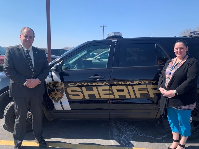 L'oficina del xèrif del comtat de Cayuga presenta un nou programa en col·laboració amb els serveis d'assessorament de Cayuga