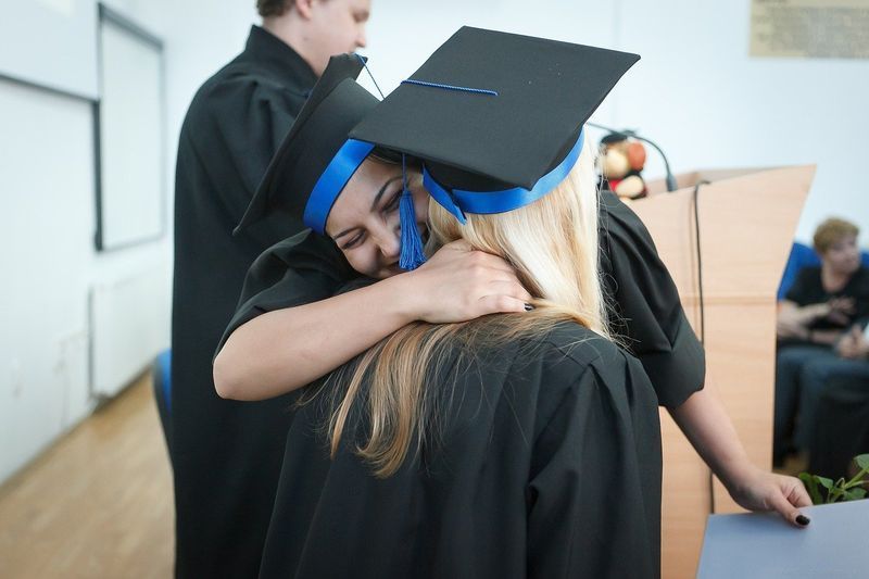 گریجویشن کی شرح میں واقعی ایک بہت بڑی چیز یاد آتی ہے، اور وہ ہے تعلقات