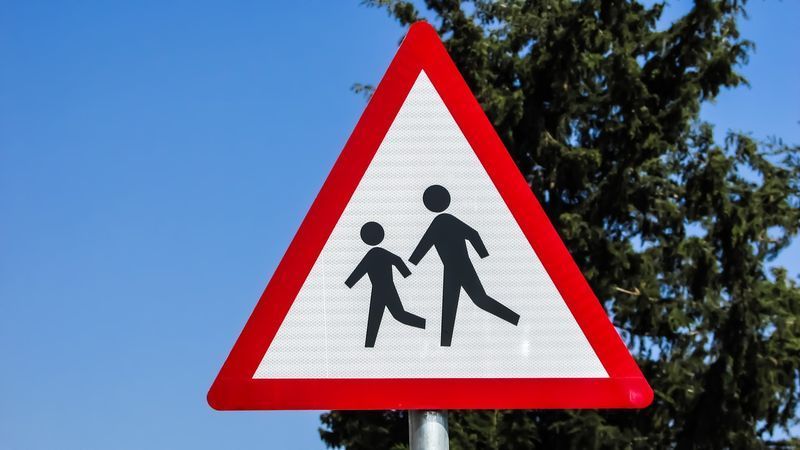 Moradores em Tompkins se esforçam para tornar a caminhada até a escola mais segura para as crianças