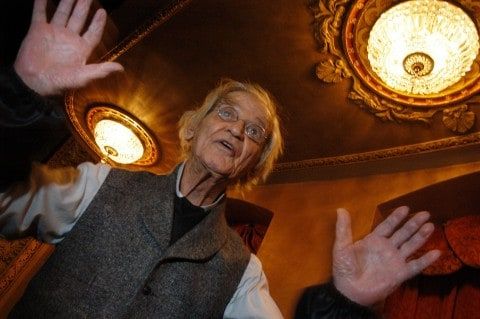 Irwin Corey, comicul care s-a autodenumit „Cea mai importantă autoritate din lume”, a murit la 102 de ani