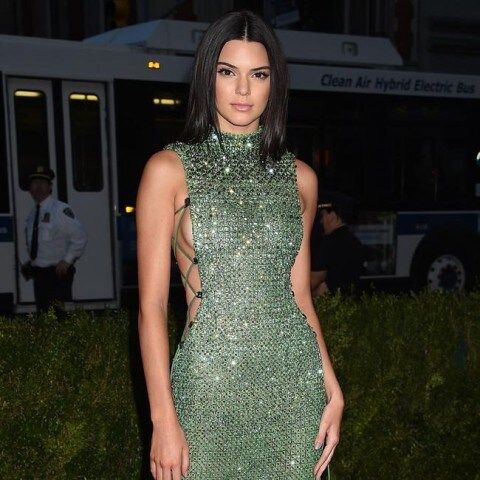 Kendall Jenner é o rosto da nova fragrância Estée Lauder