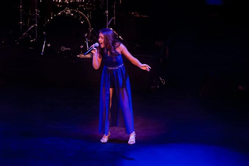 Ang katutubong Rochester at 16 na taong gulang na American Idol contestant ay nagtanghal ng Pambansang Awit para sa lahi ng Watkins Glen