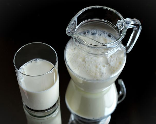 Senatore Kirstena Gillibranda pievēršas nepilnībām piena nozarē