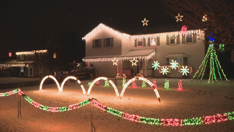 Die jährliche Weihnachtsbeleuchtung kommt einem guten Zweck in Farmington zugute
