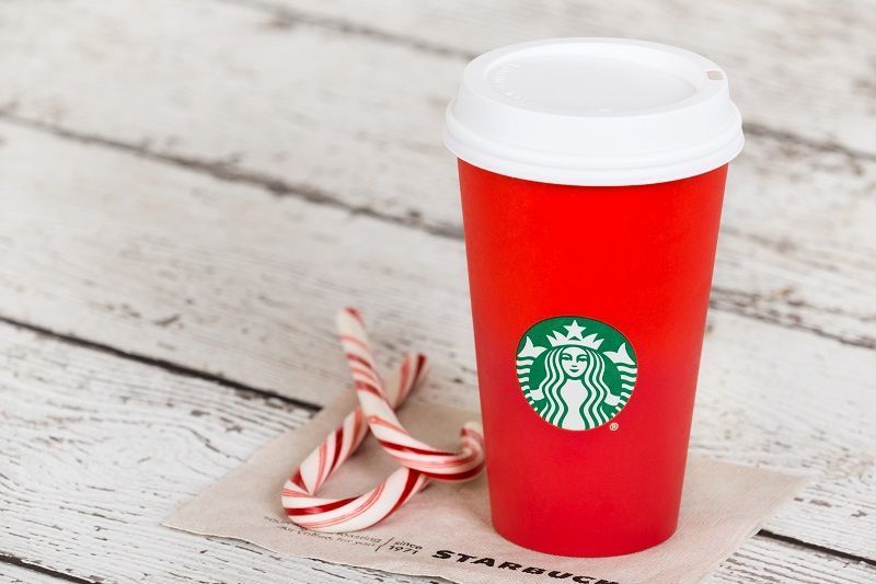 É novembro, quando a Starbucks e a Dunkin Donuts lançarão seu cardápio de Natal?