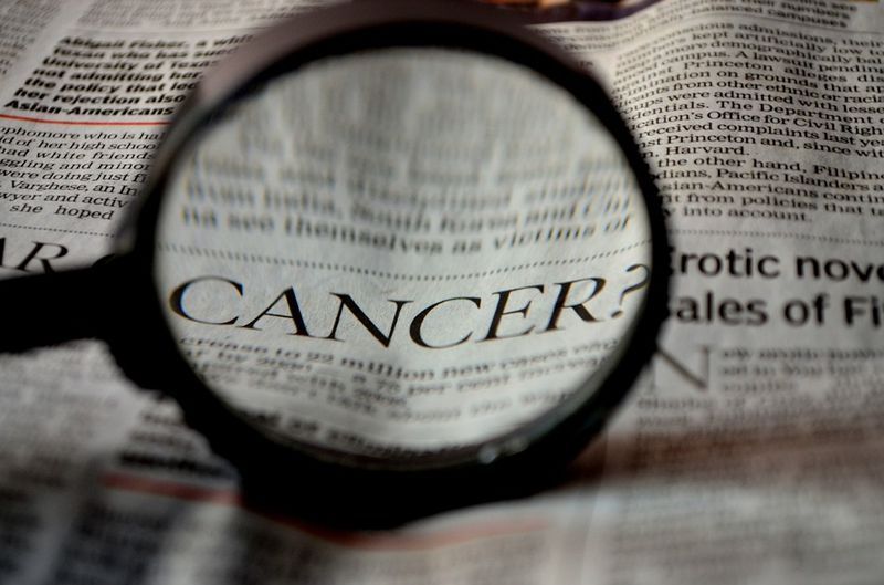 Como o lutécio é usado na terapia do câncer?