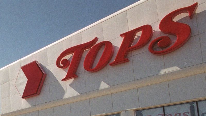 Полиция расследует ограбление заправочной станции Tops в Лансинге
