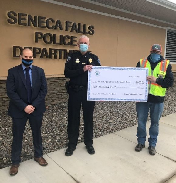 Seneca Falls PBA recibe una donación de $ 4,000 del vertedero de Seneca Meadows