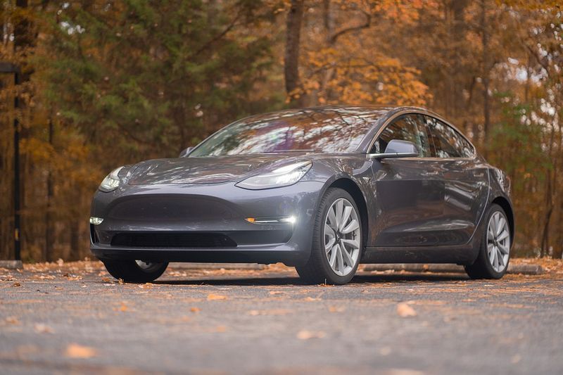 Top Tesla Model 3 unutarnji dodaci koji su vam potrebni za dugo putovanje