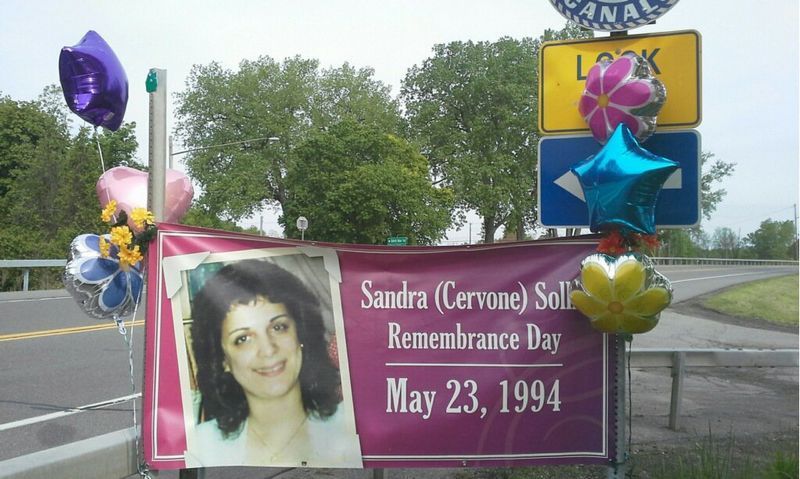Η κοινότητα συγκεντρώνεται για την Ημέρα Μνήμης της Σάντρα Σόλι