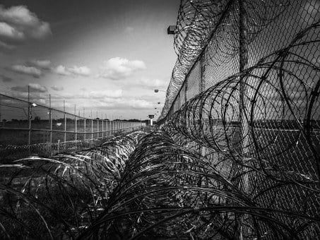 Advocate bietet verschiedene Ideen, um die wachsende Gewalt in Gefängnissen zu lösen