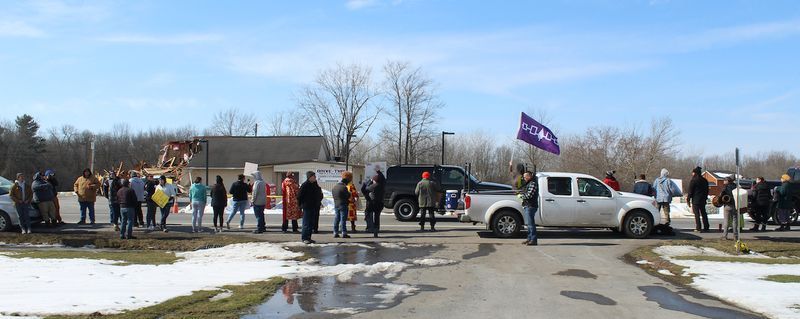Протестът продължава през уикенда след събарянето в имотите на Cayuga Nation в Seneca Falls