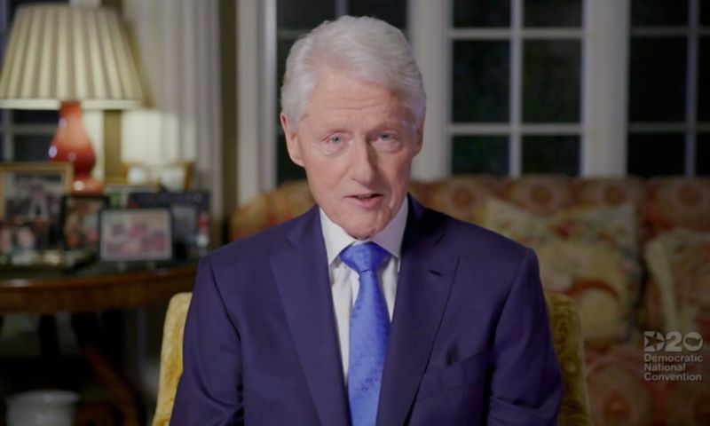 Entinen presidentti Bill Clinton sairaalahoidossa Kaliforniassa: tiedottaja sanoo olevansa parantumassa