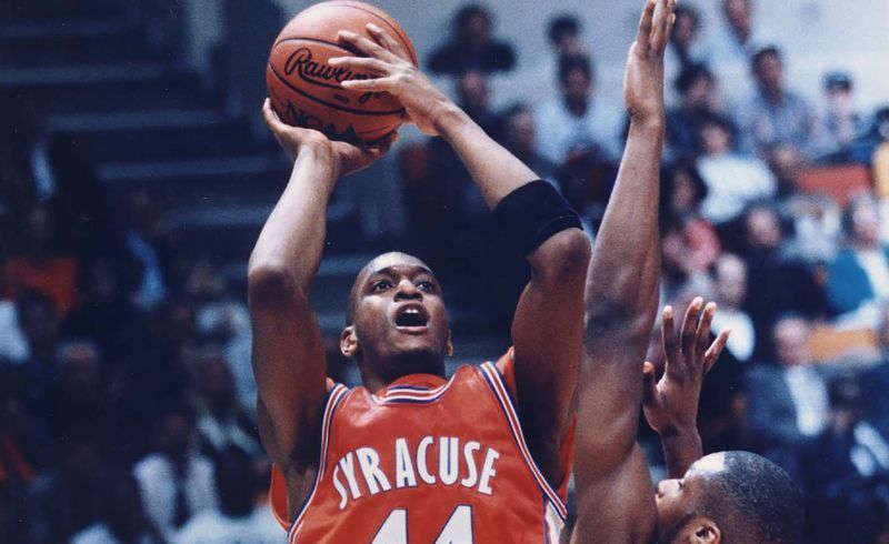 Syracuse wird die Nummer 44 des ehemaligen Basketballstars John Wallace in den Ruhestand setzen, gibt die Schule bekannt