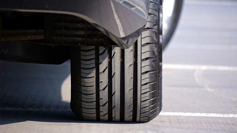 Combien de personnes meurent chaque année des crevaisons de pneus ?