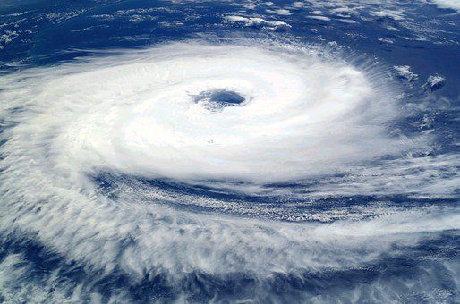 NOAA zeigt mit Hurrikan Sam das erste Video aus dem Inneren eines Hurrikans
